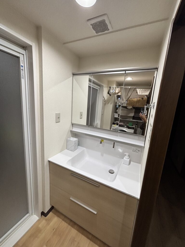 【マンション】クロス張替・洗面台交換工事
